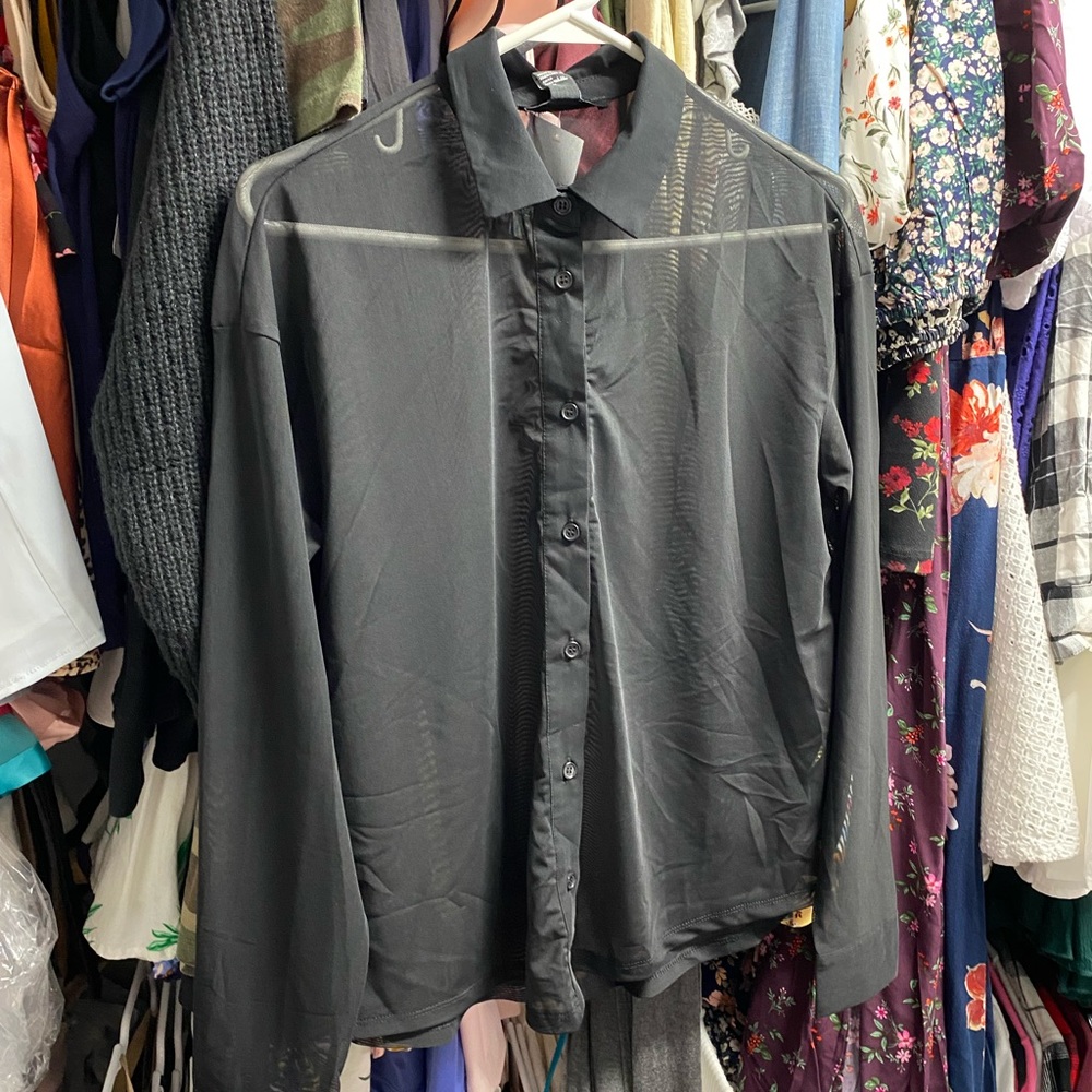 Forever21 black top.